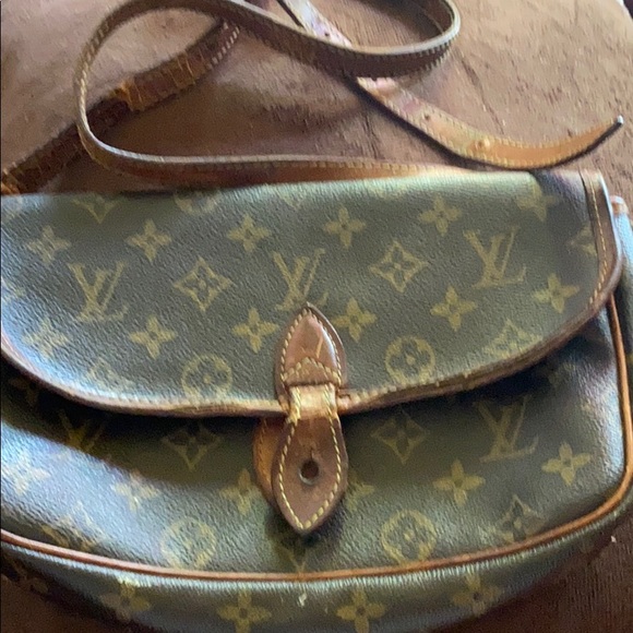 Louis Vuitton - Picture 10 of 11